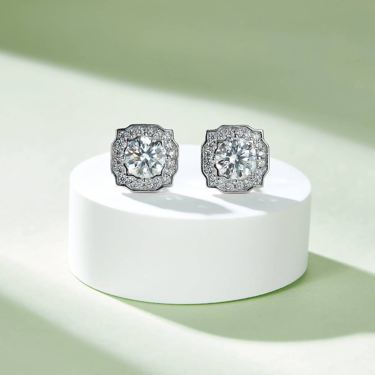 Fashionable Hairui S925 Silver Plated Platinum Moissanite Diamond Pendant Earnail Set